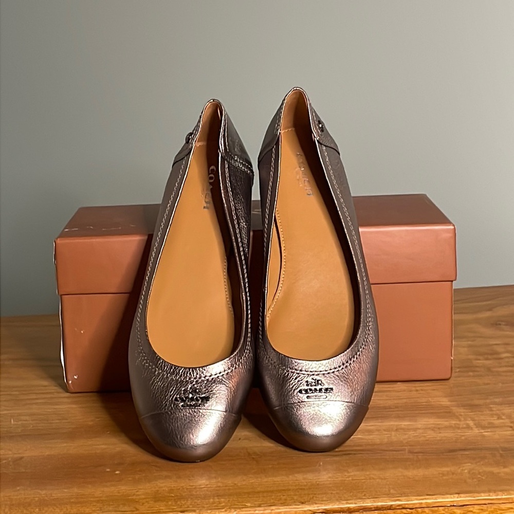 NIB Coach Chelsea Flats in Gunmetal